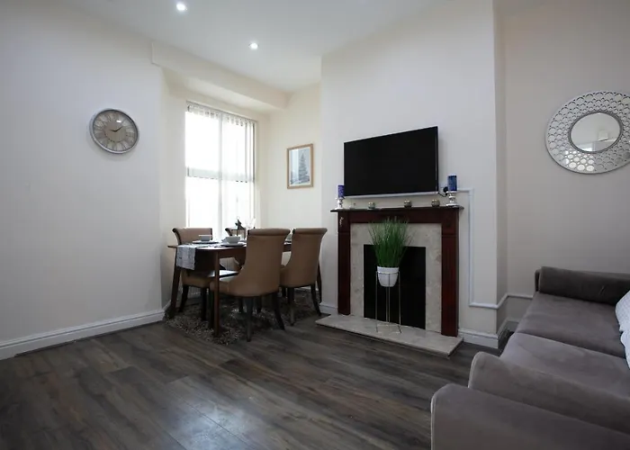 6 Bedroom House 10min Drive From Centre בית נופש מנצ'סטר