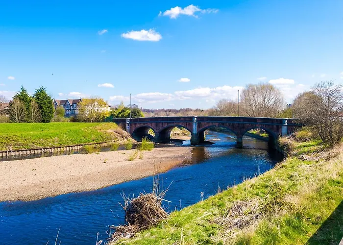 Vidale Court, 3 Bedroom House With River Irwell View, Sleeps 6 * Manchester