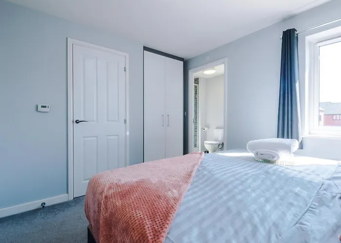 Vidale Court, 3 Bedroom House With River Irwell View, Sleeps 6 Apartmán