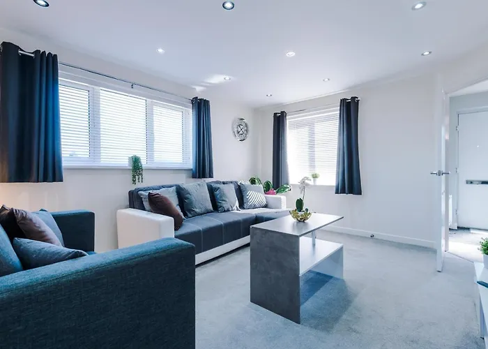 Vidale Court, 3 Bedroom House With River Irwell View, Sleeps 6 * Manchester