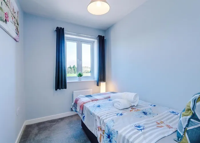 Vidale Court, 3 Bedroom House With River Irwell View, Sleeps 6 *