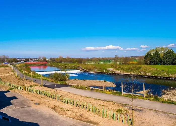 Vidale Court, 3 Bedroom House With River Irwell View, Sleeps 6 Apartmán