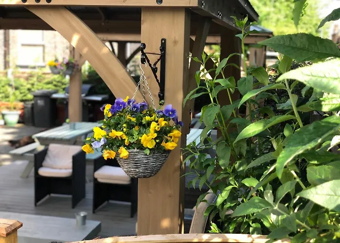 Гостевой дом Hendham House - Near Etihad Stadium, Coop Live Arena, Ao Arena, Piccadilly Train Station & Centre 2*