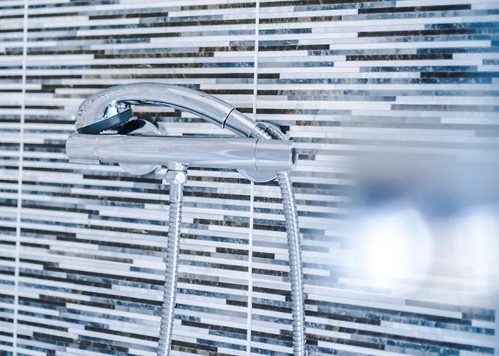 Vidale Court, 3 Bedroom House With River Irwell View, Sleeps 6 Manchester