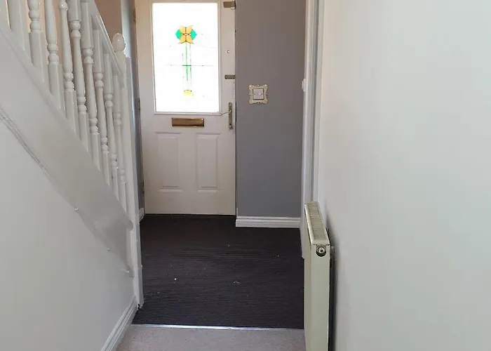 Guest house Queens Rooms, A Perfect Stay, Next To Shopping Parks And Central *