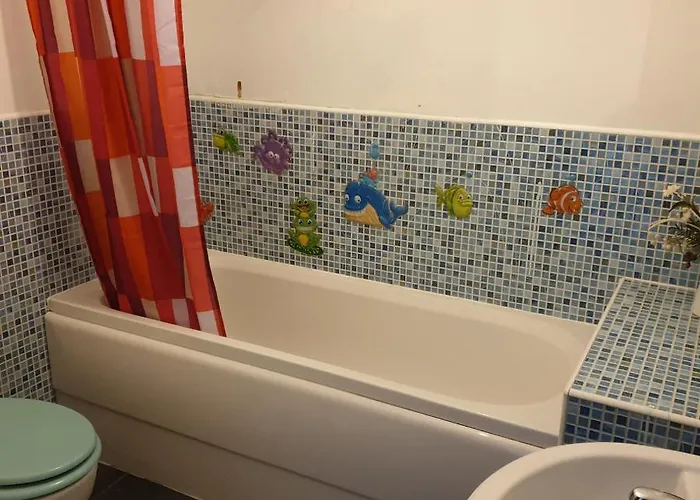 Queens Rooms, A Perfect Stay, Next To Shopping Parks And Central Guest house *