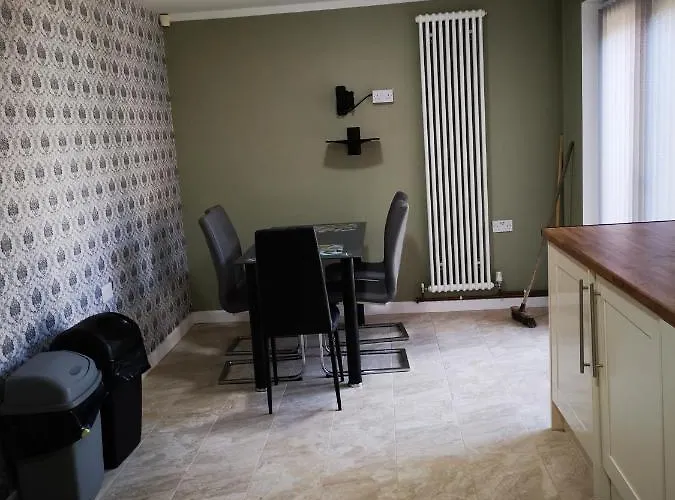 Brigstock Holidays House Apartamento