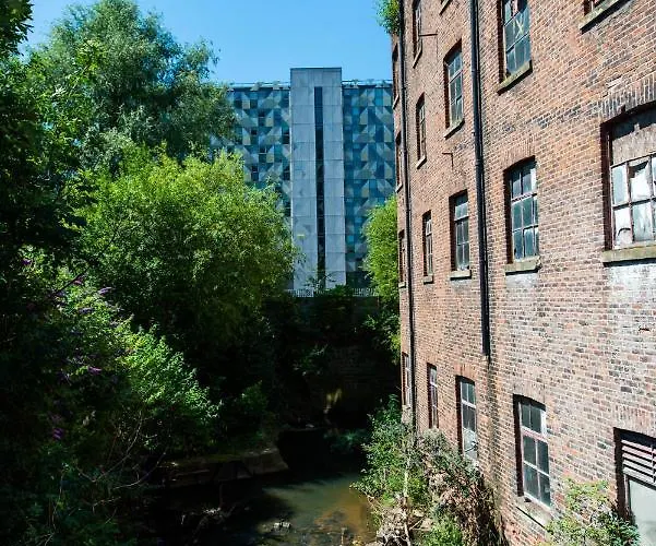 The Assembly Oasis Holding Apartman Manchester
