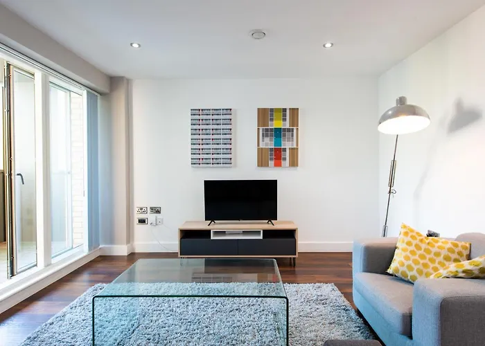 The Assembly Oasis Holding 맨체스터