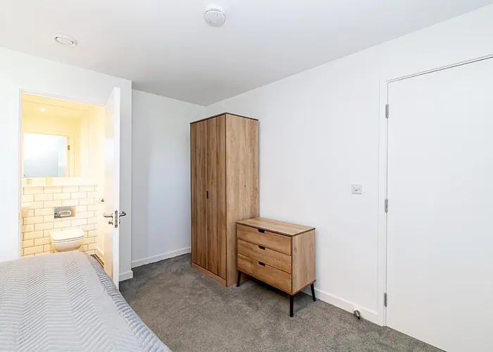 Insignia By Guestz *