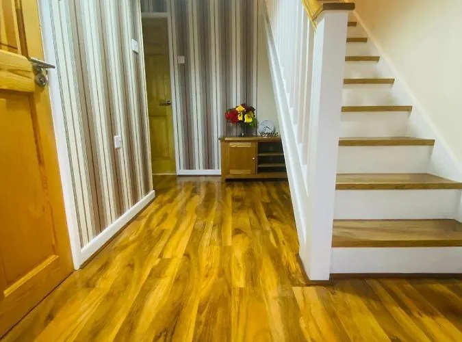 Brigstock Holidays House