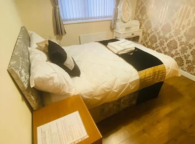 Brigstock Holidays House Apartamento