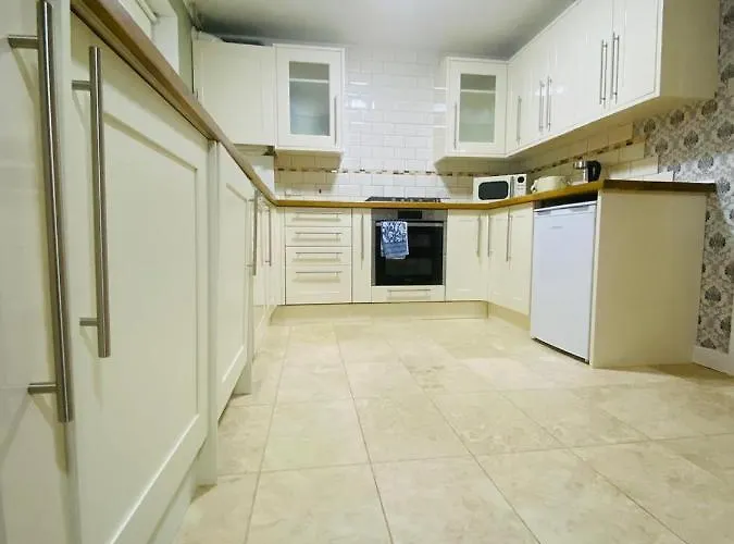 Brigstock Holidays House Manchester