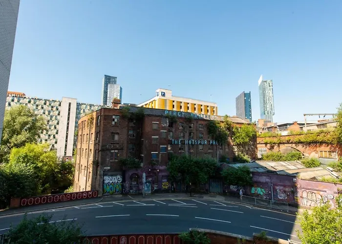 The Assembly Oasis Holding Apartman *