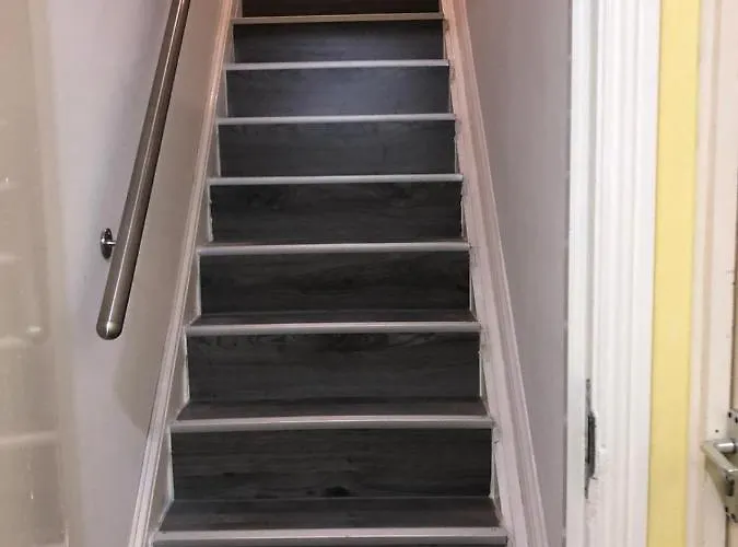 City-centre With Dedicated Workspace, Sleeps 4 아파트