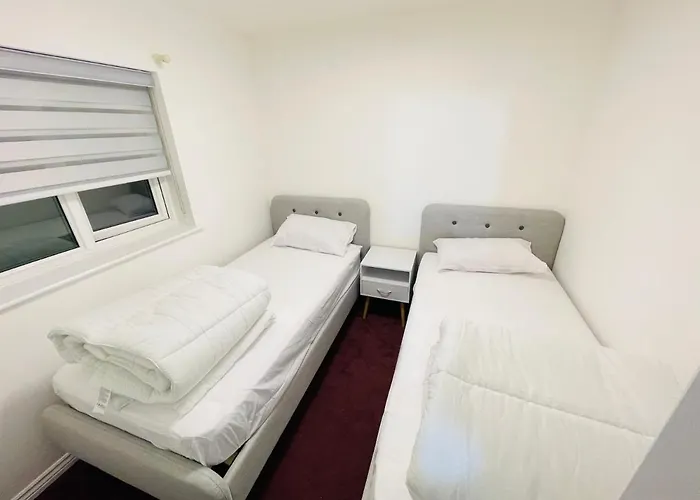 Watan - Spacious 3 Bedrooms Entire House With Beautiful Outdoor Garden Tatil Evi