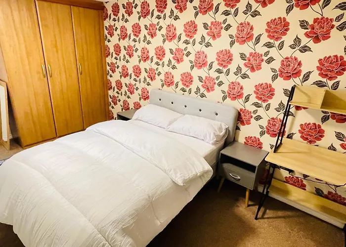 Watan - Spacious 3 Bedrooms Entire House With Beautiful Outdoor Garden *