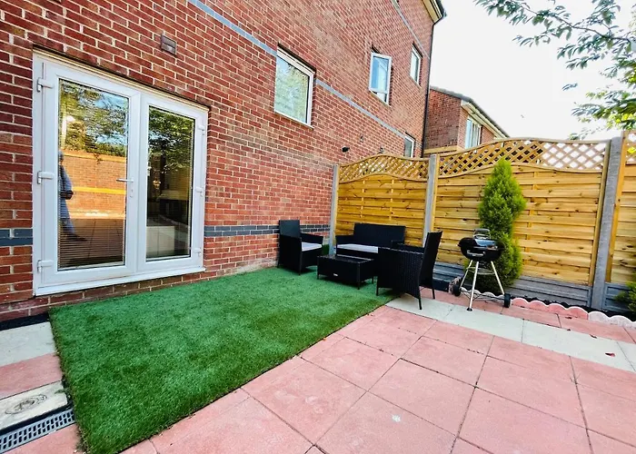 Watan - Spacious 3 Bedrooms Entire House With Beautiful Outdoor Garden