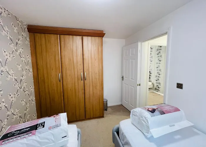 Watan - Spacious 3 Bedrooms Entire House With Beautiful Outdoor Garden Tatil Evi Manchester