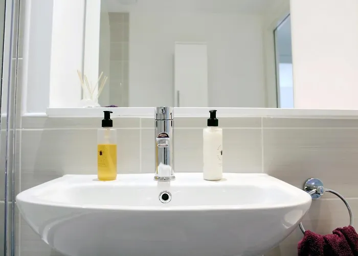 Escape - Private & Bathroom Near Etihad And Coop Arena - Free Secure Parking * マンチェスター