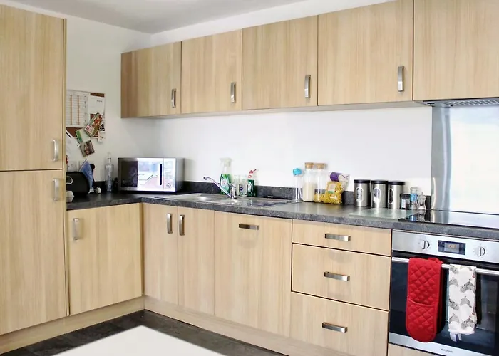 Escape - Private & Bathroom Near Etihad And Coop Arena - Free Secure Parking *