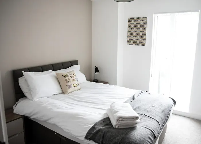 Onpoint - Spacious 2 Bedroom Apt - City Centre With Balcony * Manchester