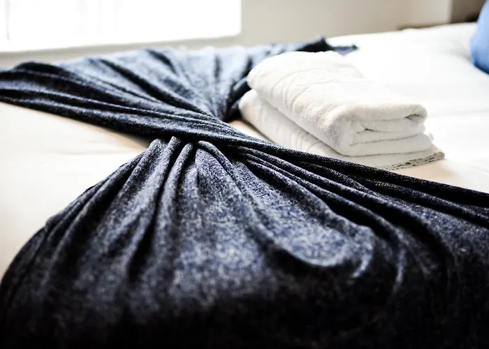 Daire Onpoint - Spacious 2 Bedroom Apt - City Centre With Balcony *