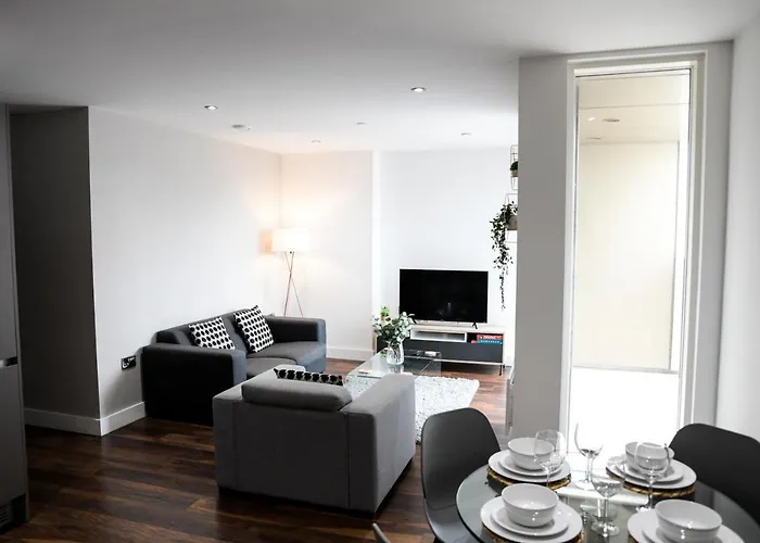 Daire Onpoint - Spacious 2 Bedroom Apt - City Centre With Balcony