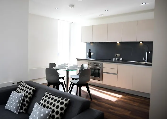 Apartman Onpoint - Spacious 2 Bedroom Apt - City Centre With Balcony