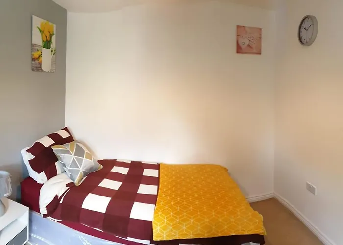 Queens Rooms, A Perfect Stay, Next To Shopping Parks And Central