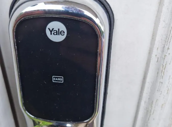 Queens Rooms, A Perfect Stay, Next To Shopping Parks And Central 게스트하우스