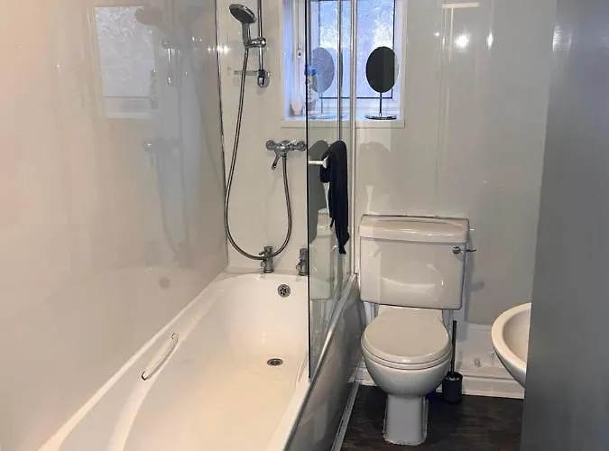 The Pad - 3br Entire House With Parking *