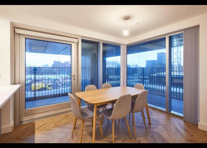 Luxurious Centre 2 Bed 아파트 *