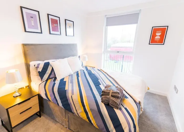 2 Bed Sleeps 4 With Free Parking Apartmán *