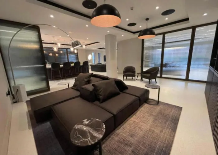 Luxurious Centre 2 Bed