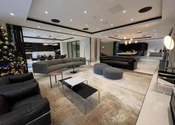 Luxurious Centre 2 Bed 아파트 *