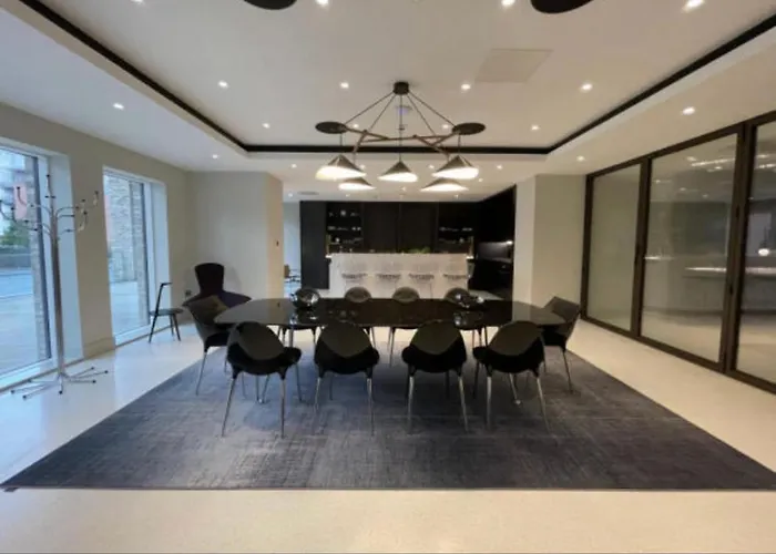 Luxurious Centre 2 Bed 아파트 *