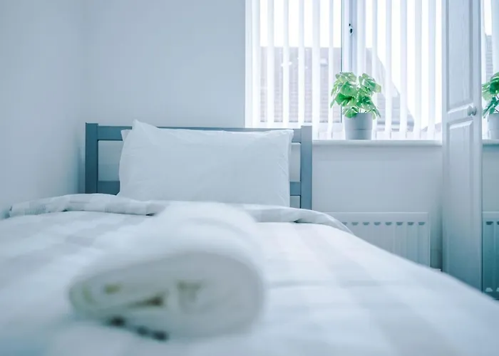 Luxury 3 Bedroom House Close To Center *