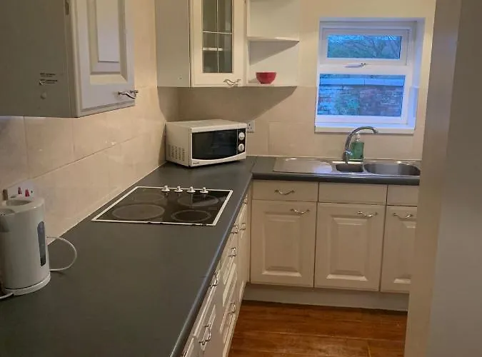 3/4 Bedroom House Apartment *