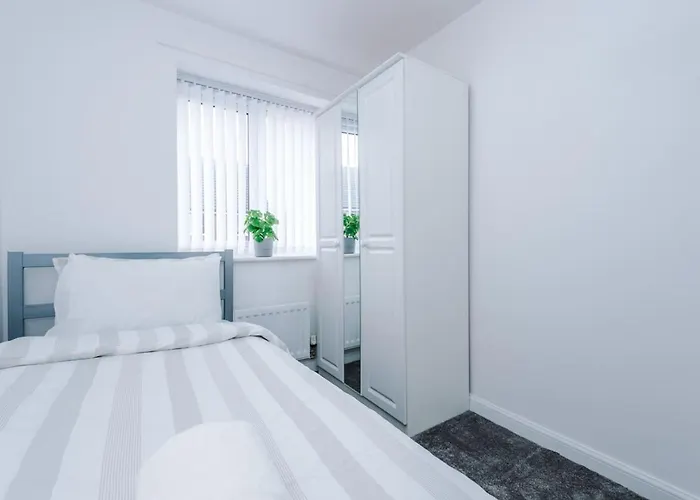 Luxury 3 Bedroom House Close To Center *