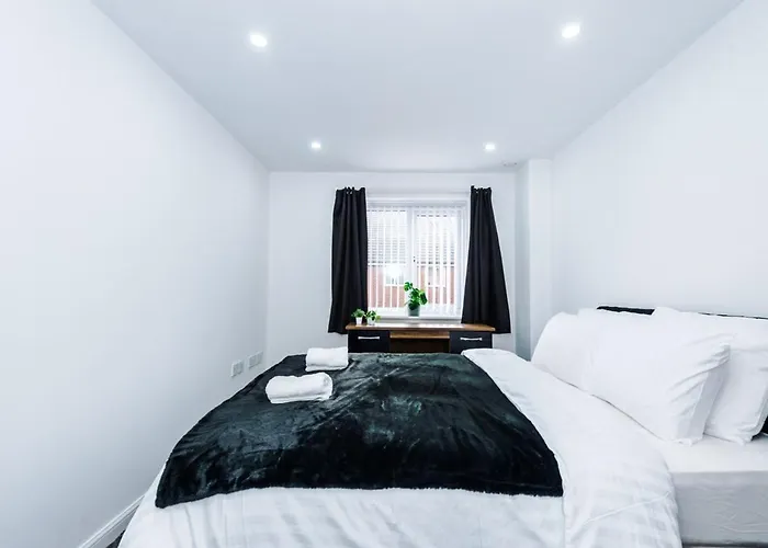 Luxury 3 Bedroom House Close To Center Apartment