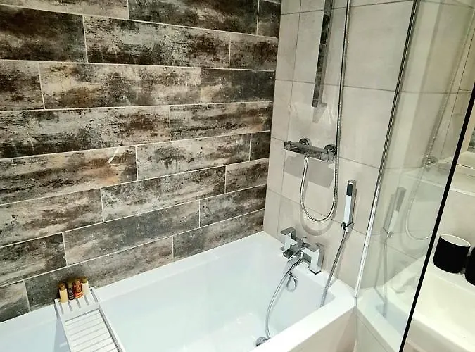 Daire 1-bedroom Aprt In Salford- Freeparking- Sleeps3