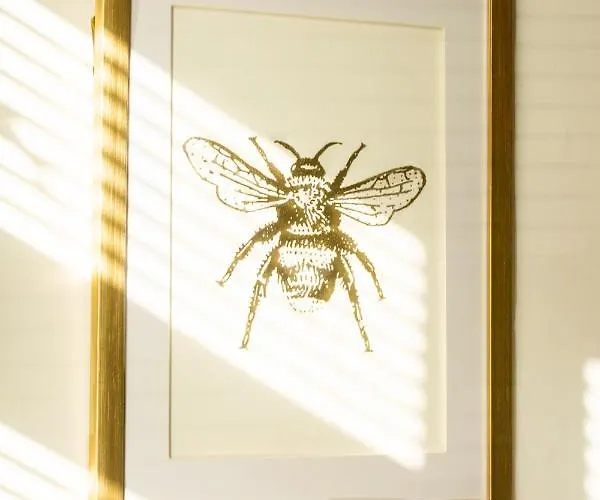 Trafford House - Stylish 3-bed With Private Parking Manchester