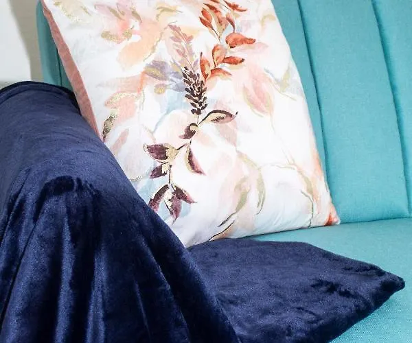 Prázdninový dům Trafford House - Stylish 3-bed With Private Parking *