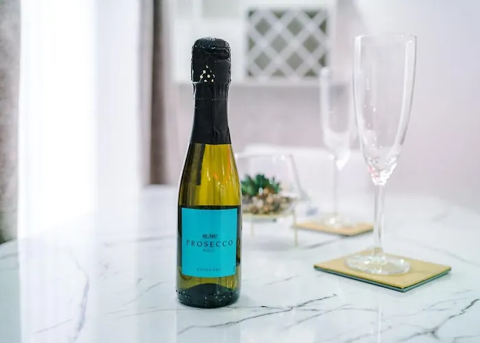 Luxury 3 Bedroom House Close To Center