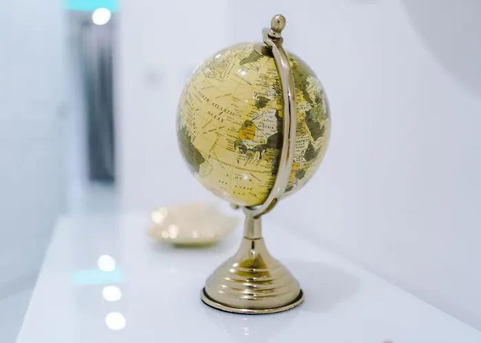 Luxury 3 Bedroom House Close To Center Apartment *