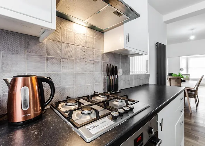 Clayton House - Spacious Near Etihad Stadium 度假居 *