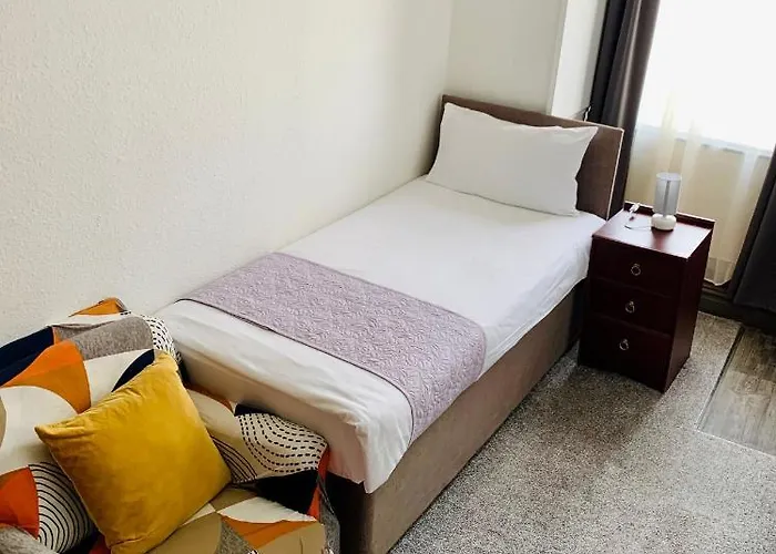 - Free Parking Guest house Manchester