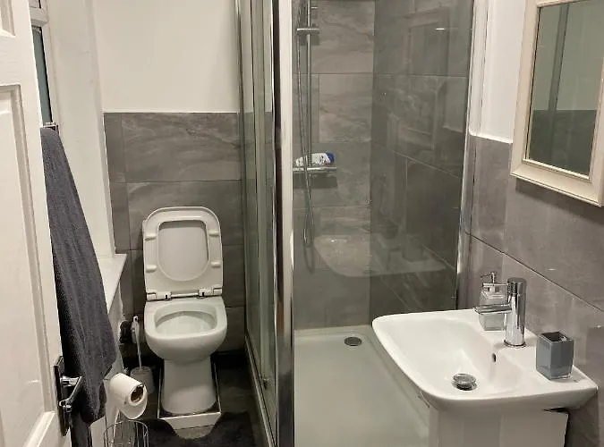 Lovely 2 Bedroom With Free Parking Apartman *