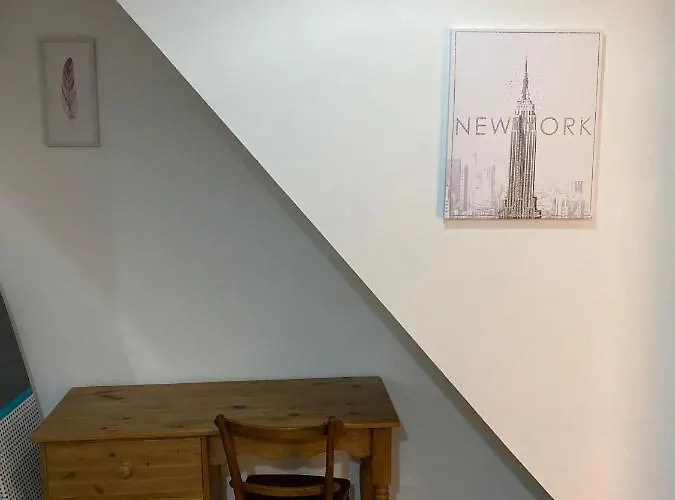 Apartament Lovely 2 Bedroom With Free Parking *